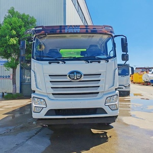 Camión barredor de carreteras FAW con tanque de agua a alta presión de 15 metros cúbicos - Product Image 2