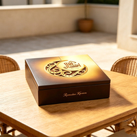 Boîte à chocolats en bois brillant avec plateau doré à neuf compartiments, charnière métallique et impression Eid Mubarak pour l'Aïd al-Fitr, emballage de luxe pour confiseries