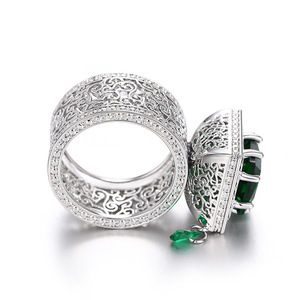Anello Nuziale Geometrico di Lusso per Donne, Gioiello Elegante e Scintillante - Product Image 3