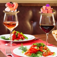 Plateau de service écologique en bambou avec couvercles à vin certifié CE/UE Origine Shandong Logo personnalisé pour le stockage et l'exposition du vin