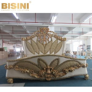 Juego de dormitorio de boda maestro del castillo del Palacio Real de estilo francés de lujo hecho a mano de madera tallada y cama doble de tela - Product Image 3