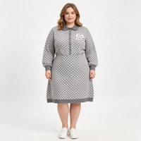 Robe pull midi en maille grande taille avec logo personnalisé, col polo, motif jacquard à carreaux, manches longues bouffantes et demi-boutonnage