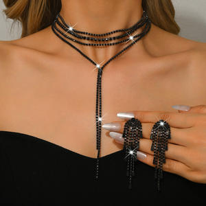 Gothic Dark Style Schmucksets Mehrschichtige Halskette Modische Schwarze Glänzende Strass-Quasten-Ohrringe und Halsketten für Damen Set - Product Image 1