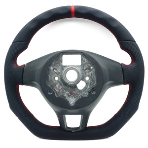 Volante VW <span class=keywords><strong>Polo</strong></span> con Franja Central Roja, Cuero Perforado, Forma de D, Base Plana, Deportivo, Costuras Mejoradas, Repuesto - Product Image 2