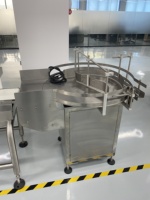 Machine d'emballage automatique D-TOP pour le désordrement des bouteilles, à entraînement hydraulique, pour les applications de boissons, de produits chimiques et de produits divers