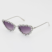 Lunettes de soleil personnalisées de luxe à monture triangulaire œil de chat incrustées de diamants, protection UV400, pour femmes