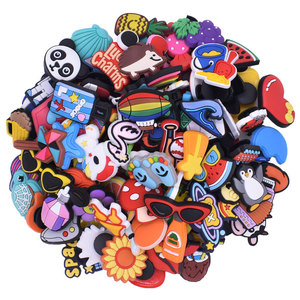 <span class=keywords><strong>Compra</strong></span> de abalorios de goma suave de PVC para zapatos, hebilla desmontable, decoración para zuecos, accesorios florales para zapatos, decoraciones de zapatos de playa de verano - Product Image 4