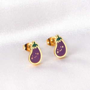 Boucles d'oreilles clous personnalisées pour enfants, en émail coloré, motif aubergine, en acier inoxydable plaqué or 18 carats, mignonnes boucles d'oreilles clous en forme de fruit pour enfants - Product Image 3