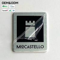 Placa de Identificación de Acero Inoxidable Grabada Personalizada, Placa de Metal con Logotipo Relleno en Negro, Acabado Cepillado y Orificios de Montaje
