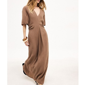 Robe longue plissée texturée pour femme, col en V profond, manches courtes, taille plissée, coupe ample, idéale pour les vacances - Product Image 2