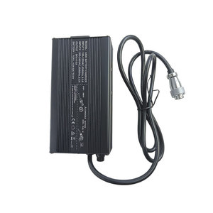 Chargeur de moto électrique 72V 5A, entrée 100-240V, certifié CE, pour le chargement de batteries de vélos de montagne - Product Image 1
