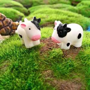 Figurines de vache miniatures, ornements d'animaux blancs peints à la main pour terrarium, bonsaï, décorations succulentes - Product Image 1