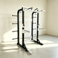 Rack de musculation commercial demi-cage avec rangement pour plaques, crochets en J et bras de sécurité pour l'entraînement de musculation en salle de sport