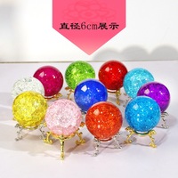 Veilleuse LED avec boule de cristal en verre craquelé de 40 mm sur base en bois