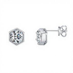 Pendientes de Plata de Ley 925 con Baño de Rodio, Moissanita Cuadrada con Corte Excelente, Engaste de Bisel, 1-2 Ct, Prueba de Diamante - Product Image 1