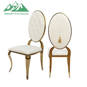 Chaise de mariage Wayon en acier inoxydable doré de luxe, dossier ovale, détail en pompon, surpiqûres en forme de soleil - Product Image 1