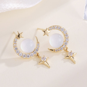 Pendientes de tuerca con diseño de estrella y luna, chapados en oro de 14K, con moissanita engastada en bisel, para mujer, joyería de regalo - Product Image 2