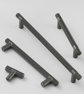 Poignées et boutons <span class=keywords><strong>de</strong></span> tiroir en laiton noir et or pour armoires <span class=keywords><strong>de</strong></span> cuisine, barres <span class=keywords><strong>de</strong></span> tirage architecturales symétriques pour entrées et armoires - Product Image 4