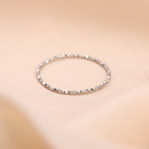 Anello da donna a cerchio liscio con texture a ghiaccio frantumato ultra-fine, versatile, tre colori opzionali, anello da dito o anello per il pollice, best seller - Product Image 6