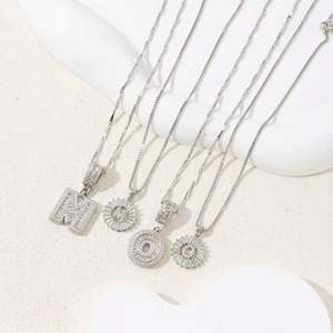 14 Karat vergoldetes Alphabet Frauen Halskette 2er Pack Anfangs buchstabe Zirkon Anhänger Halsketten Valentinstag Schmuck für Frauen Mädchen - Product Image 4