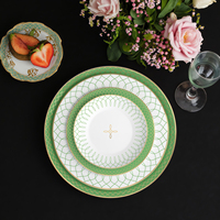 Assiettes de présentation à rayures vertes, service de table en porcelaine fine motif mandala avec bordure dorée pour mariage