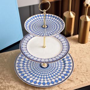 Plateau à gâteau rond à 3 étages en porcelaine verte de luxe européenne sous glaçure pour mariage, maison, bureau - Product Image 3