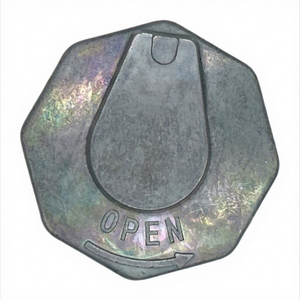 Bouchon de réservoir de carburant Mitsubishi Fuso en alliage de zinc argenté, marqué, pour camion, modèle MC115556ME022737 - Product Image 1