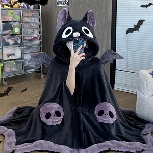 Couverture en polaire en polyester tissé doux, sweat à capuche, imprimé de dessin animé contemporain, cape portable pour Halloween, cosplay, noir - Product Image 2