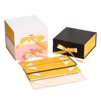 Boîtes cadeaux rigides en papier de haute qualité avec logo personnalisé, pliables, de forme rectangulaire, avec fermeture magnétique et ruban.