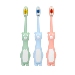 Brosse à dents mignonne en forme d'ours pour enfants, poils doux en nylon, usage domestique, couleur personnalisable, brosse à dents pour enfant avec 10 000 poils - Product Image 1