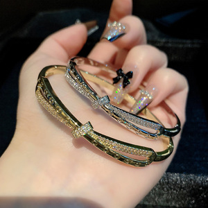 แฟชั่นมินิมอล สร้อยข้อมือโบว์ประดับเพชรซิร์คอนชุบทองแดง เครื่องประดับผู้หญิง ของขวัญวันครบรอบ ฤดูร้อน 2024 - Product Image 2