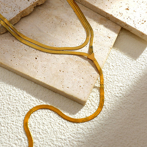 Collier en acier inoxydable de style européen et américain, plaqué or 18 carats, design géométrique, bijoux de fête, style estival pour femmes - Product Image 1