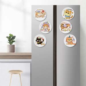 Aimant de réfrigérateur en céramique rond avec motif de chat de dessin animé, impression UV, aimant de réfrigérateur personnalisé, aimant de réfrigérateur en céramique vierge pour sublimation - Product Image 2