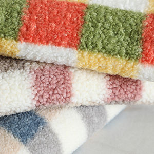 Cheveux longs <span class=keywords><strong>Plaid</strong></span> Micro épais <span class=keywords><strong>fausse</strong></span> <span class=keywords><strong>fourrure</strong></span> Sherpa tissu numérique Faux imprimé manteau imperméable manteau pour filles pour jouets d'ameublement - Product Image 6