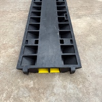 Protector de Cables de Goma de Alta Resistencia de 2 Canales, 100x35x6.5cm, Negro, para Eventos al Aire Libre y Carreteras de Tráfico
