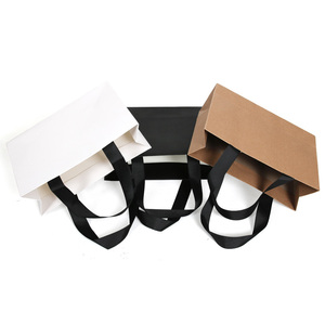 Bolsa <span class=keywords><strong>de</strong></span> <span class=keywords><strong>papel</strong></span> <span class=keywords><strong>Kraft</strong></span> reciclable personalizada con logotipo impreso personalizado, embalaje <span class=keywords><strong>de</strong></span> ropa, regalo, bolsa <span class=keywords><strong>de</strong></span> <span class=keywords><strong>papel</strong></span> con asa <span class=keywords><strong>de</strong></span> compras con logotipo - Product Image 3