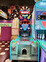 En stock machine de jeu électronique d'intérieur prix jeu d'arcade machines de jeu de bowling à jetons