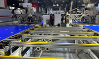 HUAHUA alta eficiencia 2 juegos de línea de máquina enrutadora CNC con solución inteligente de robot