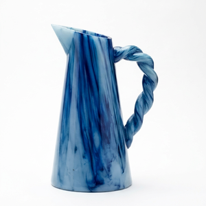 Carafe à thé et café en céramique moderne marbrée bleue, finition perlée, torsadée, 1,8 L, pour service, artisanale - Product Image 1