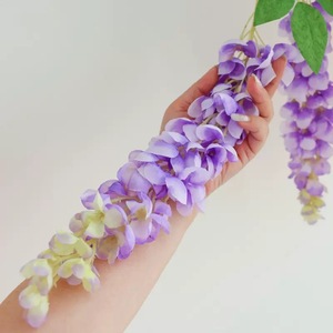 Fleurs artificielles de glycine dorée en soie pour décoration intérieure, accessoires de mariage, en plastique et tissu réutilisables - Product Image 4
