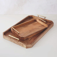 Plateaux de service modernes en bois de qualité supérieure avec poignées en laiton |   Table basse de style ottoman en bois naturel, finition grainée, pour la cuisine