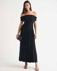 Vestido Maxi Negro de Lujo con Escote Fruncido y Hombros Descubiertos para Invitadas de Boda - Product Image 1