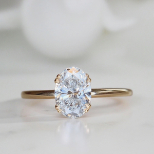 Bagues Moissanite classiques Bague de fiançailles ovale <span class=keywords><strong>Solitaire</strong></span> à double griffe en or 14 carats - Product Image 1