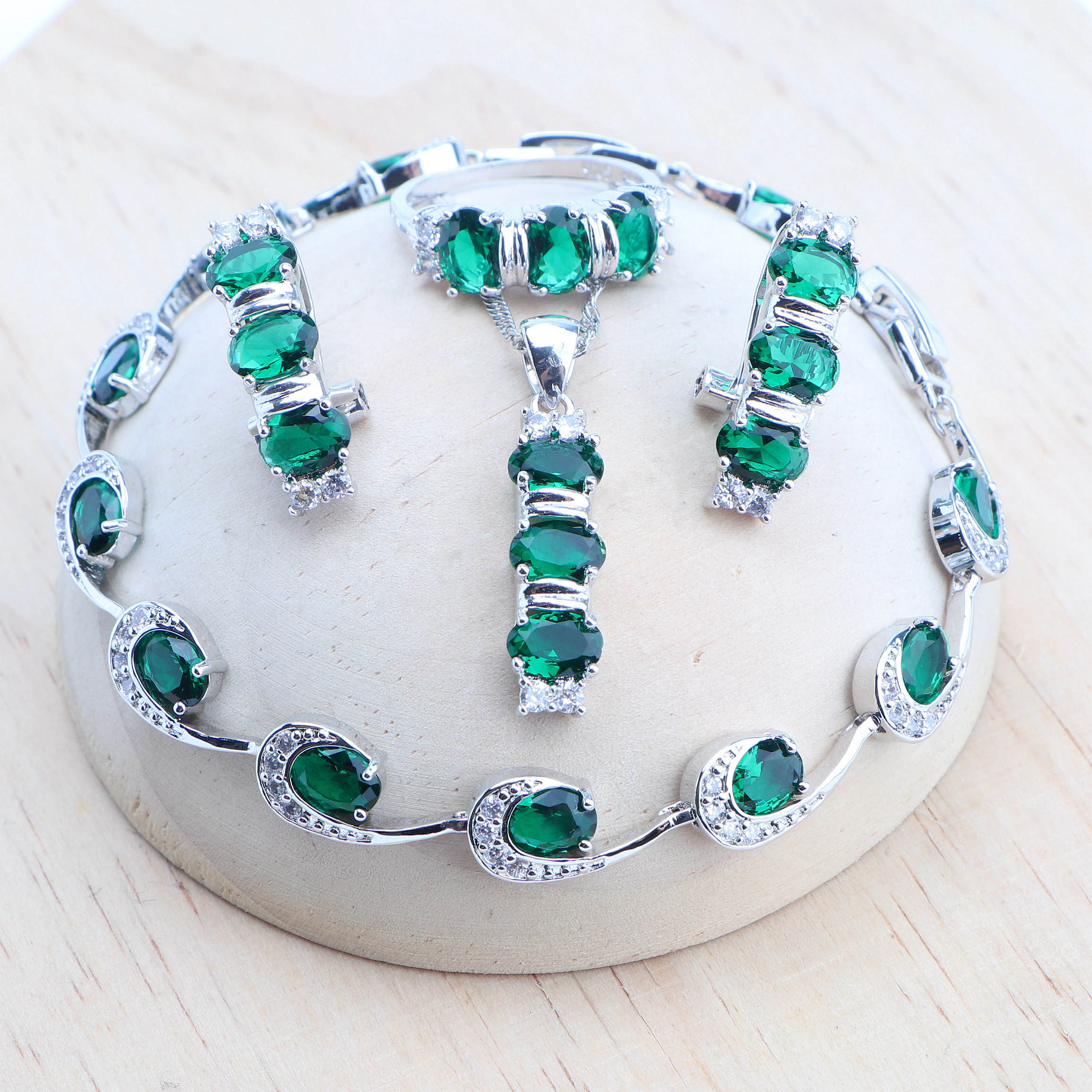 สีเขียว