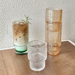 Warme Verkoop Drinkbeker Set Vintage Reliëf Glazen Bekers Met Bamboe Deksels En Stro Set Stapelbeker Set