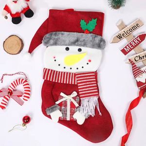 Chaussettes festives en fibre de polyester écologique, rouge vif et doux, pour Noël et Halloween - Product Image 3