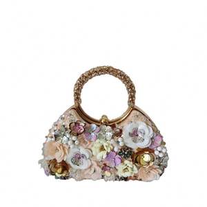 Bolso bandolera dorado de PU estilo clutch para ocasiones especiales - Product Image 4