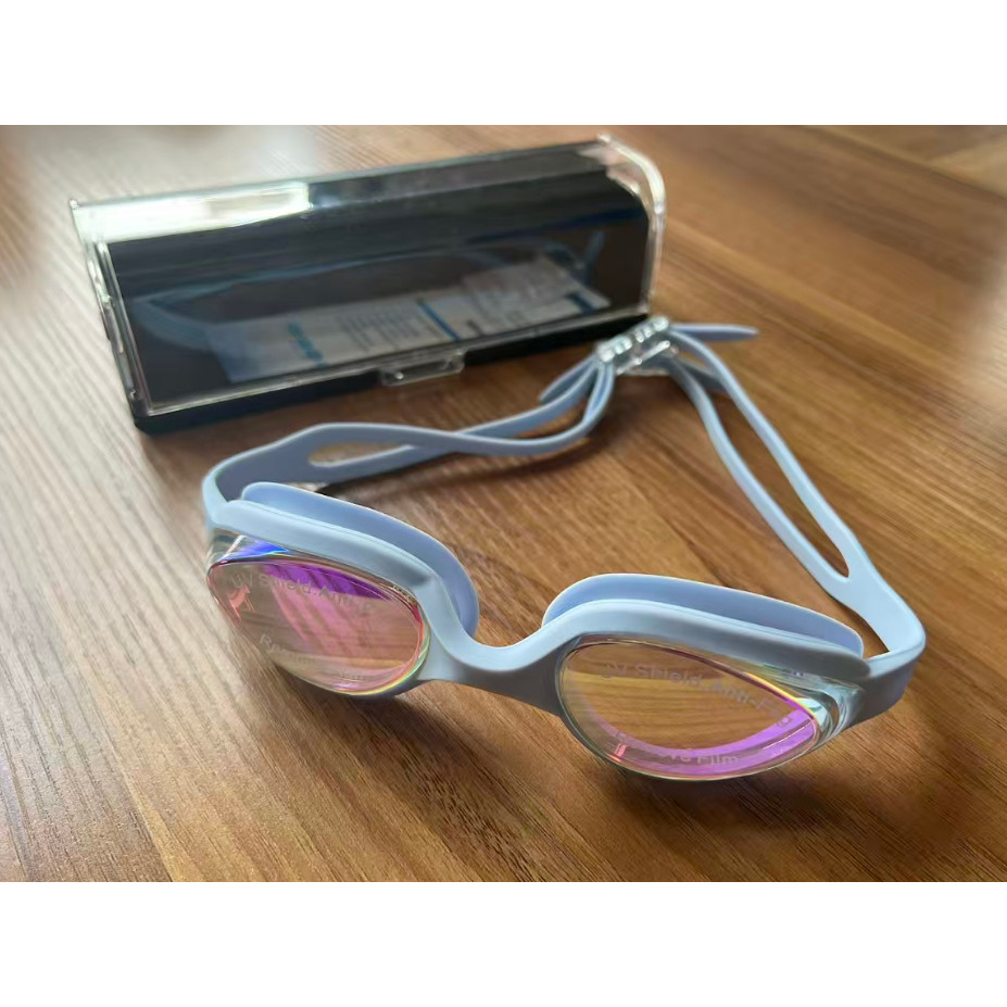 Light blue chrome-plated box, anti-fog and UV-protective.