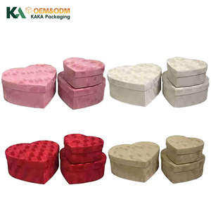 KAKA Set di Scatole Regalo Rigide in Cartone con Stampa in Lamina d'Oro, a Forma di Cuore con Rose di Velluto Fatte a Mano, per Caramelle - Product Image 1