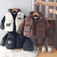 Ensemble Hiver Garçon 2026 Nouveau Style – Tenue Décontractée Bébé Enfant Doublée Polaire Épaisse Trois Pièces – Vêtements Enfants Tendance